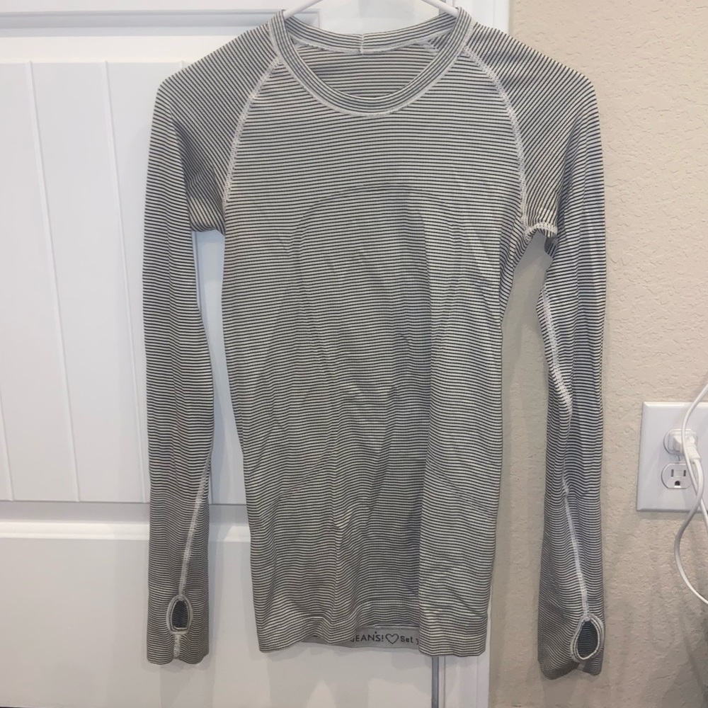 Lululemon long sleeve size 4